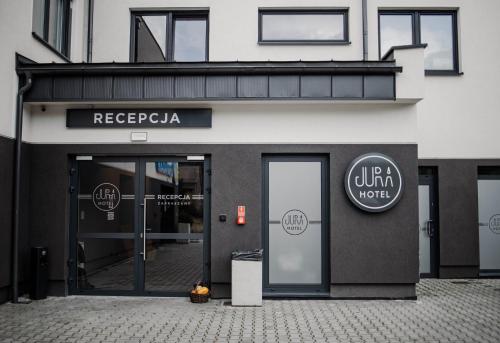 Jura Hotel Osiekに飾ってある許可証、賞状、看板またはその他の書類
