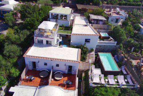 an aerial view of a house with a swimming pool at B&B Il Paradiso di Capri in Anacapri