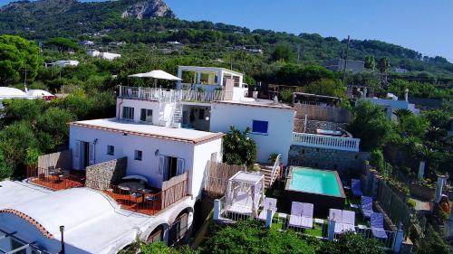 an aerial view of a house with a swimming pool at B&B Il Paradiso di Capri in Anacapri