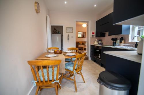 a kitchen and dining room with a table and chairs at Boursault Rose *4 Bed *WiFi *Canterbury in Canterbury