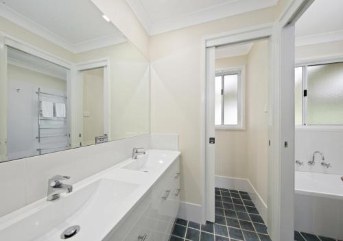 Ένα μπάνιο στο Hillcrest House - Gem in the Hunter!