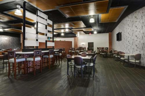 Drury Plaza Hotel New Orleans Image