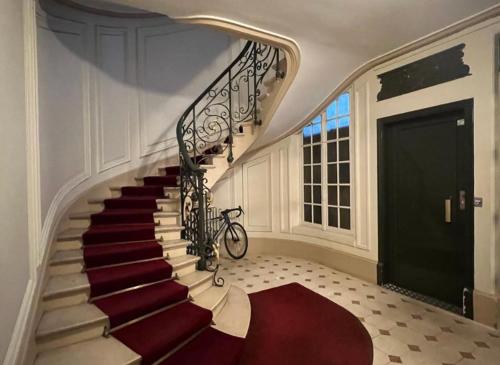 2 bedroom Luxury Eiffel Tower Apartment – Photos 3
