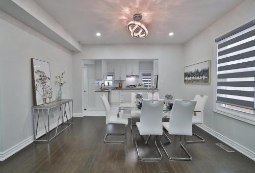 NEW Spacious Luxury all in Unit Large 1BD, living kitchen - Sleep 4