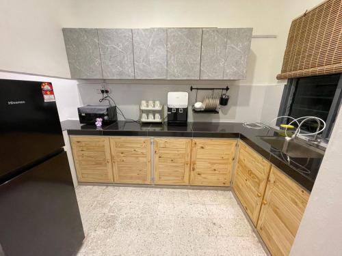 Η κουζίνα ή μικρή κουζίνα στο TL LEGEND HOMESTAY Ipoh garden east