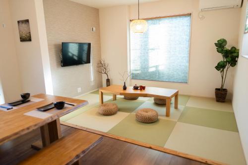 TV a/nebo společenská místnost v ubytování 大吉屋日赤館 名駅そばの一棟貸し