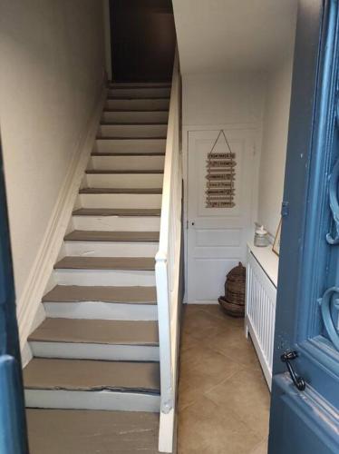 Photo de la galerie de l'établissement Agréable maison de village avec jardin., à Beaulieu-sur-Dordogne