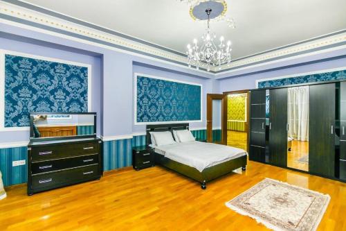 Postel nebo postele na pokoji v ubytování CINEMA-FRIENDSHIP 3 bedrooms