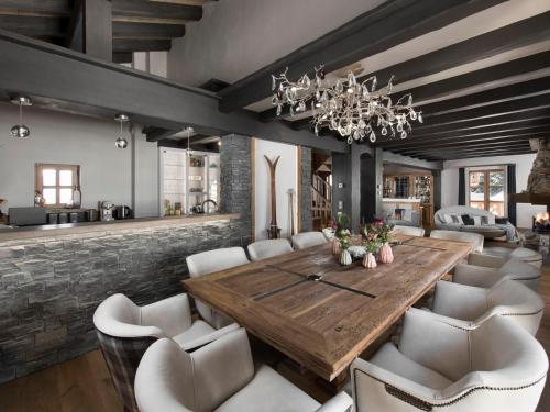 Chalet luxueux avec spa, piscine et vue sur pistes a Courchevel 1550 - FR-1-575-200