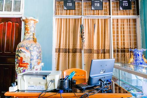 a desk with a printer and a computer on it at OYO Life 2745 Nabeza House in Duri