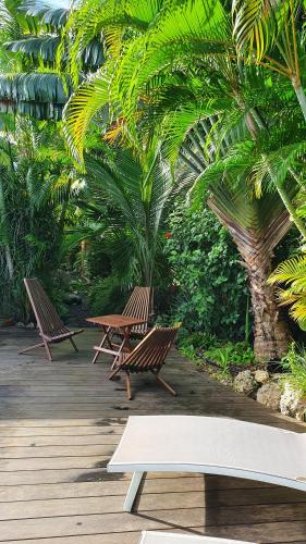 Taman di luar Les 3 épices