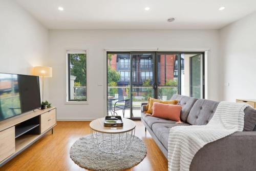 Gallery image of Modern 2 bedroom Townhouse near McKinnon Station* in Melbourne