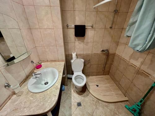 Ένα μπάνιο στο Vadim Apartments in Panorama Beach Vigo Nessebar