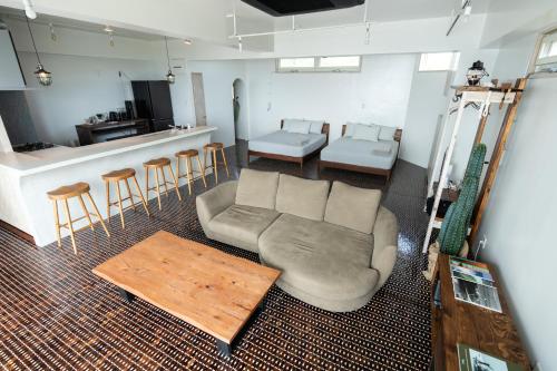Ruang duduk di Cruise Room DESLIE 伊良部島
