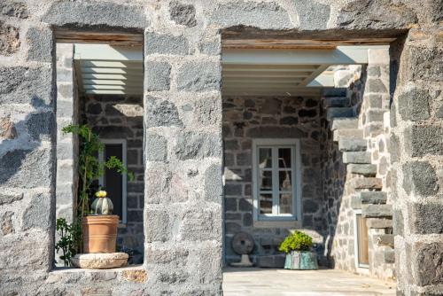 Φωτογραφία από το άλμπουμ του Pavlaina Complex of Traditional Residences in Nisyros. Enjoy the garden and the Sea View στο Εμπορειό