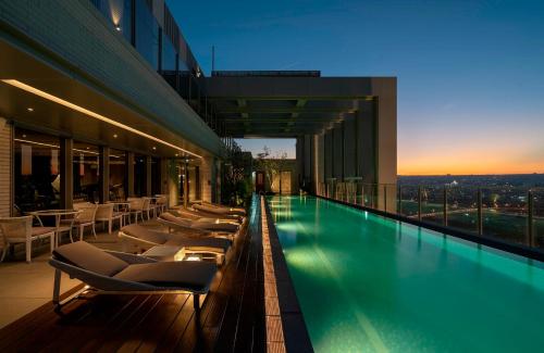 a swimming pool on the side of a building at HUAN Serviced Residence in Taichung