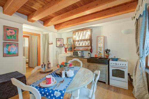 Kuchyň nebo kuchyňský kout v ubytování Cozy Nest In Bardonecchia - Happy Rentals
