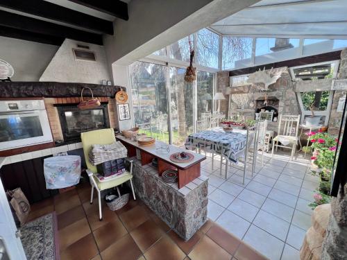 Φωτογραφία από το άλμπουμ του Grande maison en pierre à la campagne, belle vue σε Aurec-sur-Loire