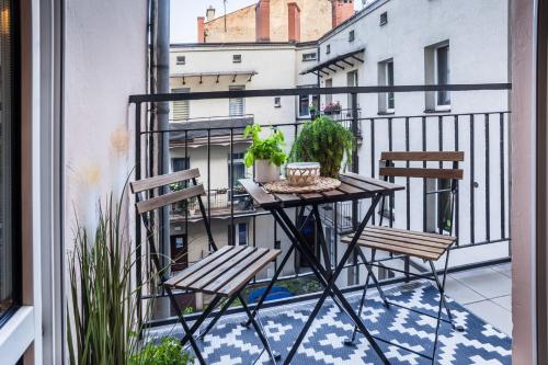 Балкон або тераса в Beautiful Studios Słowackiego by Noclegi Renters