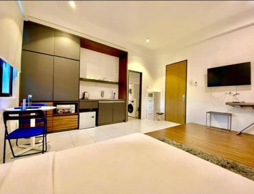 a large living room with a table and a kitchen at Imperio Professional Studio by AFINI in Alor Setar