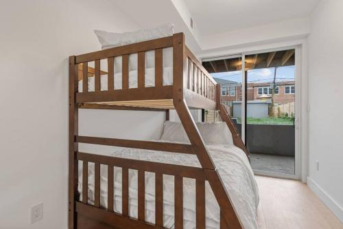 a bedroom with a bunk bed in a room at Capitol View1 Townhouse Condo in Washington