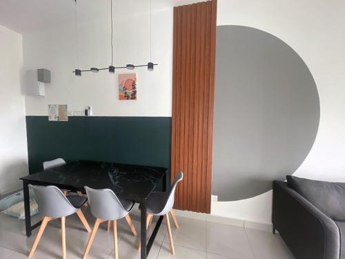 Χώρος καθιστικού στο Comfy WIFI place @Manjalara 5Min to Desa Park City