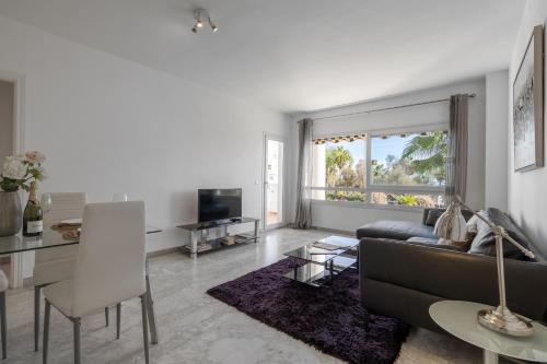 First Line Apartment in Puerto Banus