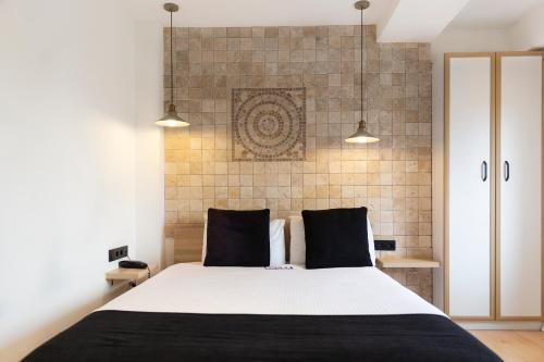 A bed or beds in a room at Ada Apart Otel