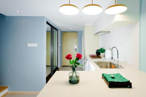 Kuchyň nebo kuchyňský kout v ubytování Lavender Apartment Branch
