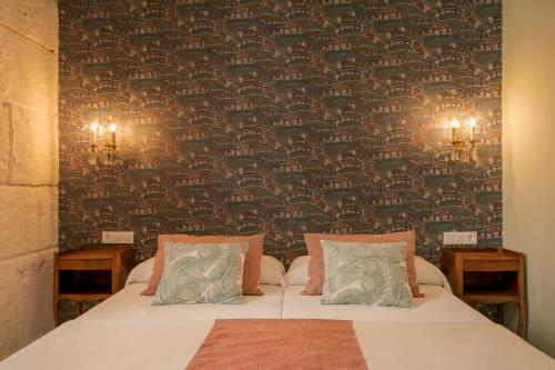 a bedroom with a bed with a patterned wall at Luces de Catedral in Alicante