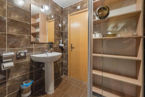 a bathroom with a sink and a shower at Aparthotel Plat in Kožino