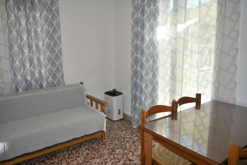Ruang duduk di Flat And Cozy House In Trikala