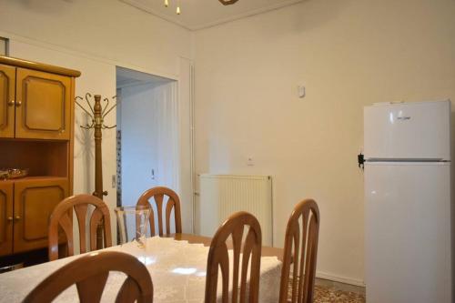 Dapur atau dapur kecil di Flat And Cozy House In Trikala