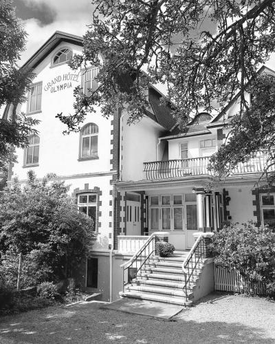 a black and white photo of a building at Grand Hôtel Mölle in Mölle