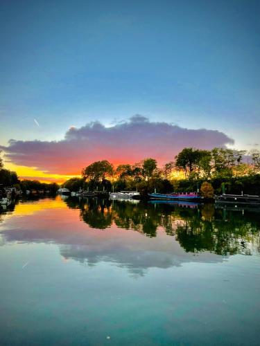 Cabine sur péniche à Bagatelle