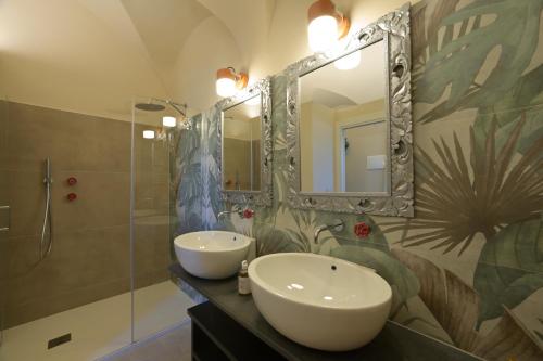 a bathroom with a sink and a mirror at Muri Vecchi in Marina dʼAndora