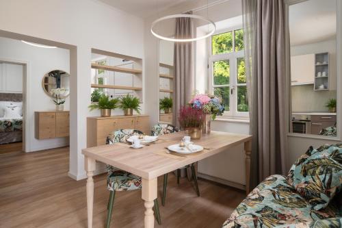 a dining room and living room with a table and chairs at SCHLOSSRESIDENZ - Boutique Apartments & Hotel Suiten in Schloß Ricklingen