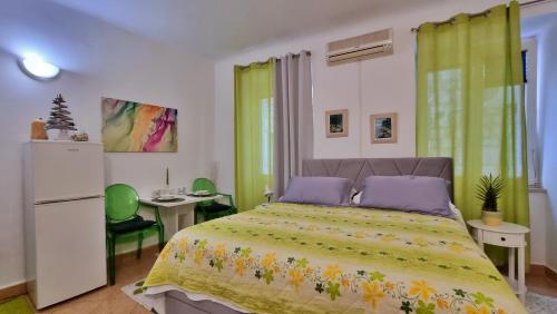 Ένα ή περισσότερα κρεβάτια σε δωμάτιο στο Heart of Omis - Green