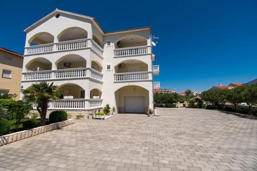 Apartments Kendes
