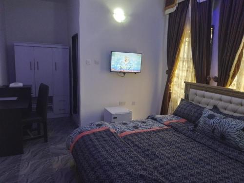 Postel nebo postele na pokoji v ubytování Select guest house Airport Road lugbe