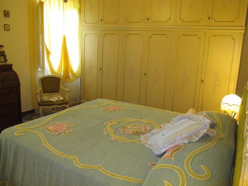 a bedroom with a bed with a blue blanket and cabinets at Holiday Home Agrifoglio by Interhome in Piaggiori