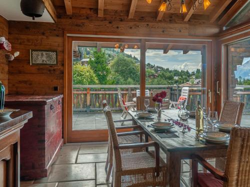 Balkón nebo terasa v ubytování Chalet Belle Vue by Interhome