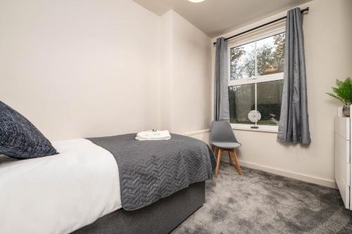 a bedroom with a bed and a window at Watling Apartments Tamworth in Tamworth