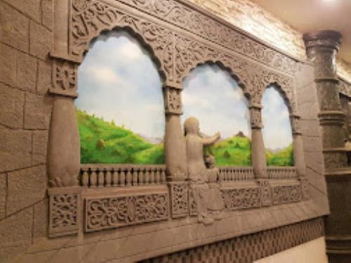サーターラーにあるHotel Maratha Palace,Sataraの壁面