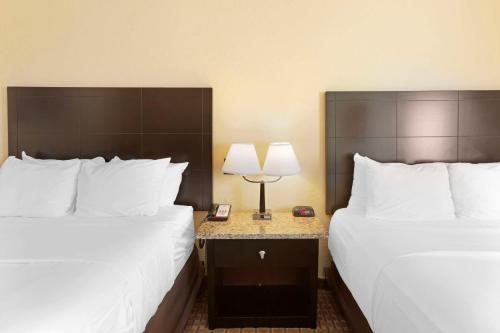 two beds in a hotel room with two lamps at Comfort Inn Near Grand Canyon in Williams