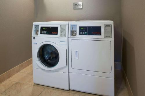 a washing machine and a dryer in a room at Sonesta Select Minneapolis Eden Prairie in Eden Prairie