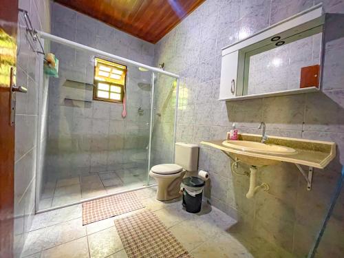 a bathroom with a shower and a toilet and a sink at Espaço Céu Azul in Nazaré Paulista
