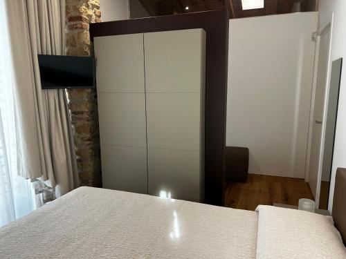 a white cabinet in a room with a bed at Nuovo B&B Colline San Benedetto in Marostica