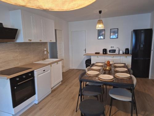 Photo de la galerie de l'établissement Grand appartement lumineux au cœur de Thonon, à Thonon-les-Bains