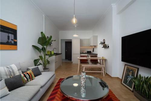 Urban Retreat: Exarcheia Remodel